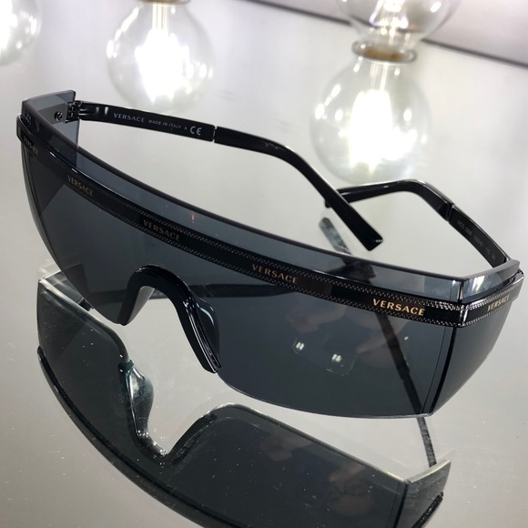 BLACK VERSACE LIMITED EDITION VISOR SUNGLASSES - Picture 5 of 6